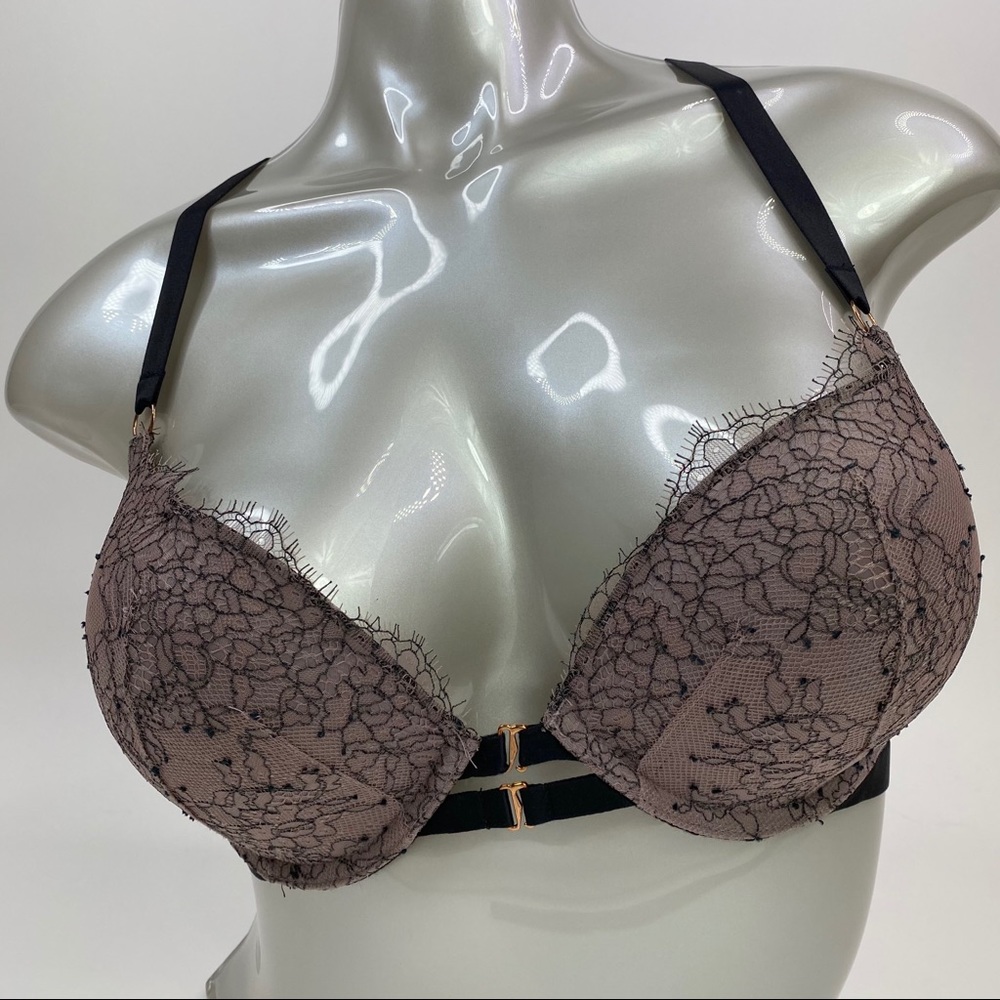 💮🕸 Victoria’s Secret Lacy Strappy Push Up Bra 32DD